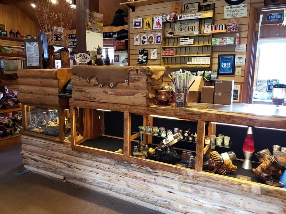 Lava Mountain Lodge - photo 3