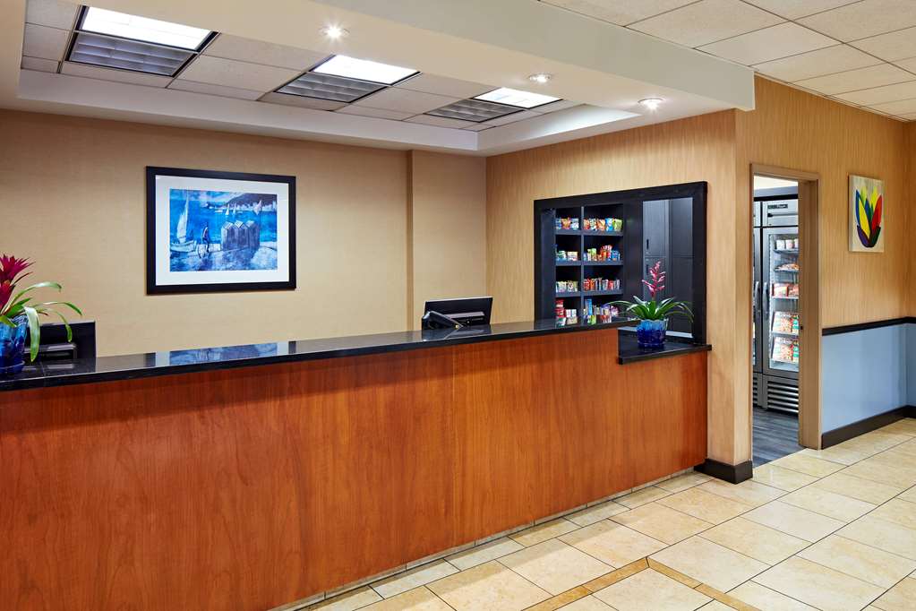 La Quinta Inn & Suites by Wyndham Thousand Oaks Newbury Park - photo 7