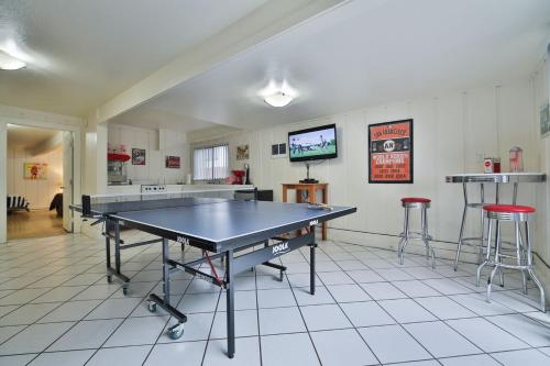 Happy Days Downtown Guerneville BBQ Game Room Fast WiFi Dog Friendly - photo 11