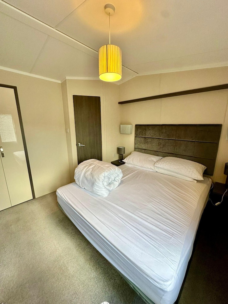 Caravan Sleeps 4 Pool Pet Friendly — Ringwood