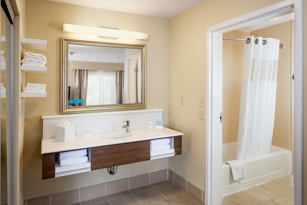 Hampton Inn & Suites Las Vegas Red Rock Summerlin - photo 17