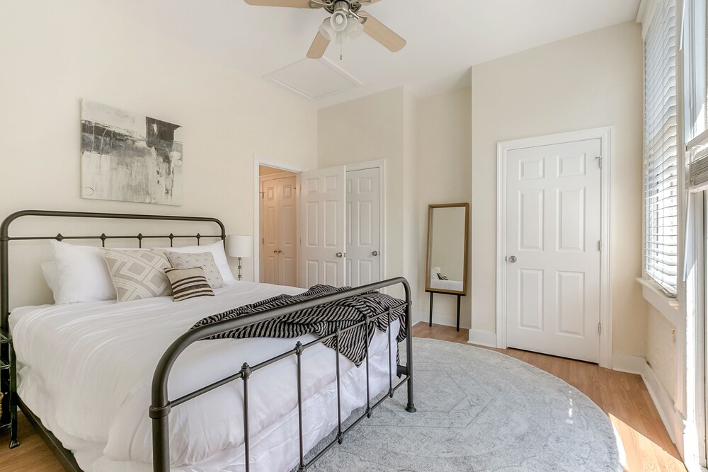 Hip 2BR in Arts Warehouse District - photo 16