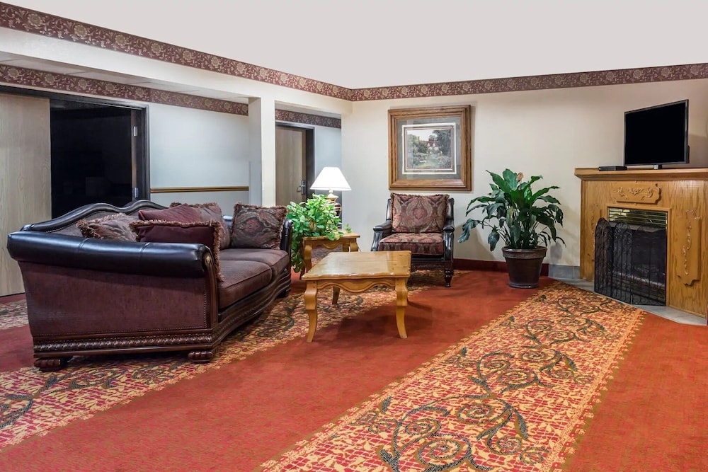 Boarders Inn & Suites by Cobblestone Hotels Brush - photo 3