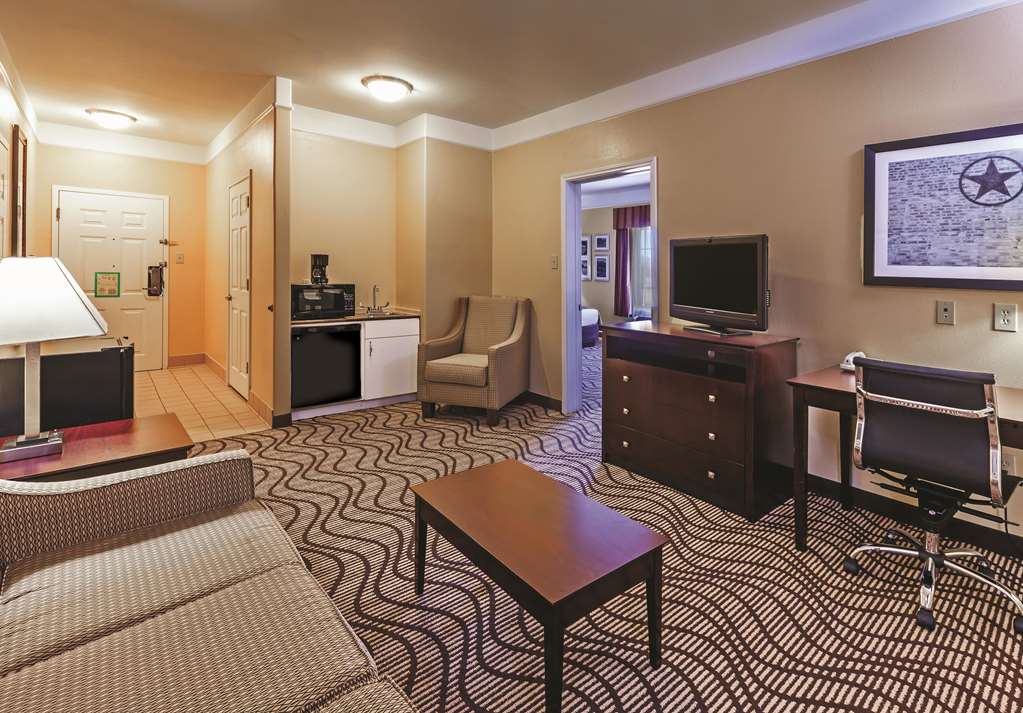 La Quinta Inn & Suites by Wyndham Angleton - photo 42