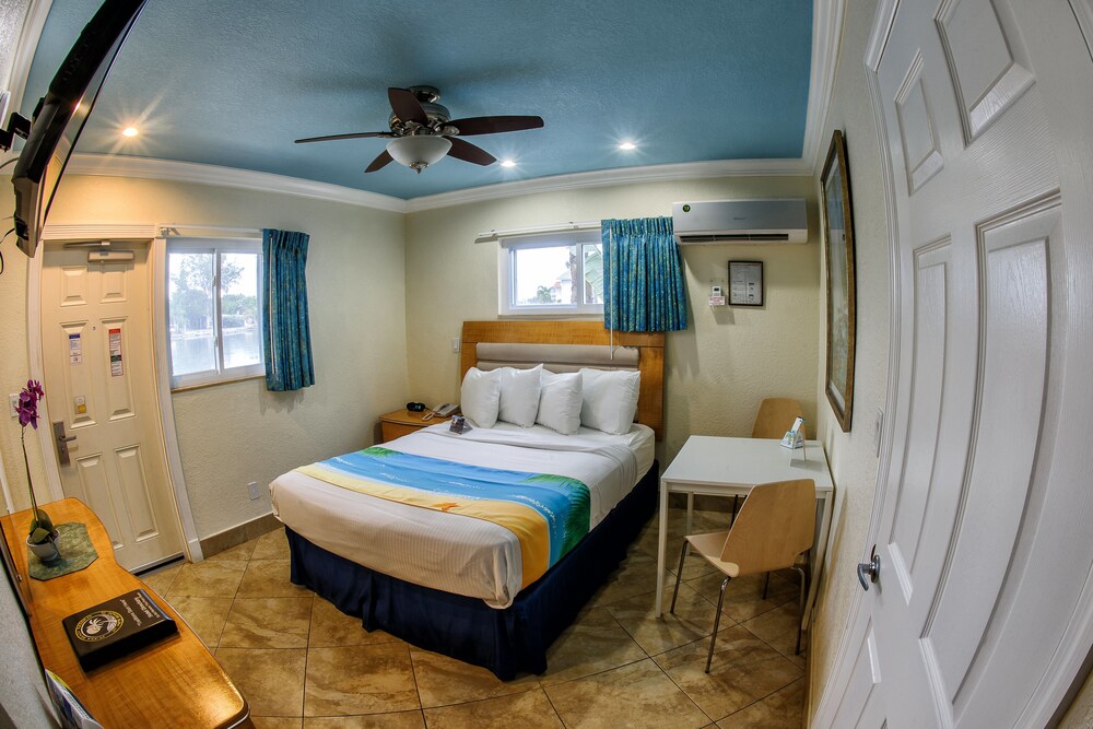 Bay Palms Waterfront Resort Hotel and Marina - photo 7