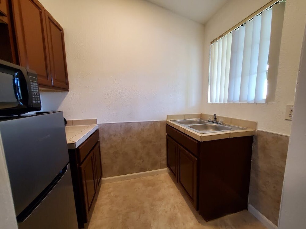 Europa Inn & Suites - photo 23