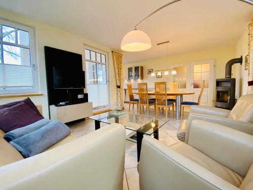 Neue Villa Ernst Ferienwohnung 4 — 4-Star Luxury Hotel in Seebad Bansin, Germany