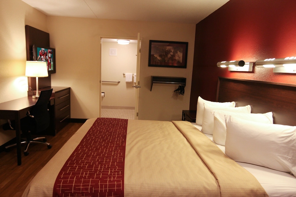Red Roof Inn PLUS Philadelphia Airport - photo 7