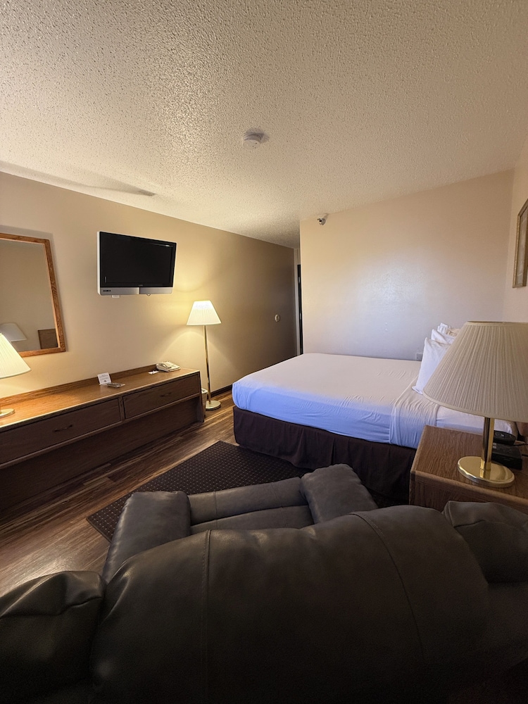 Americas Best Value Inn Torrington - photo 10