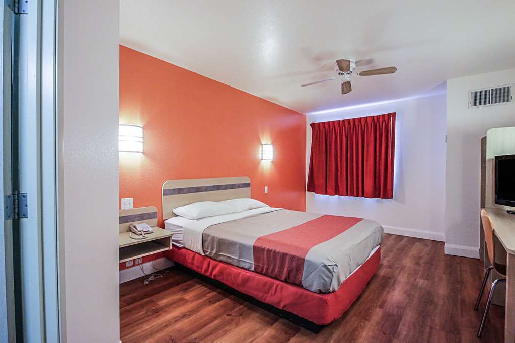 Motel 6 Nephi UT - photo 17