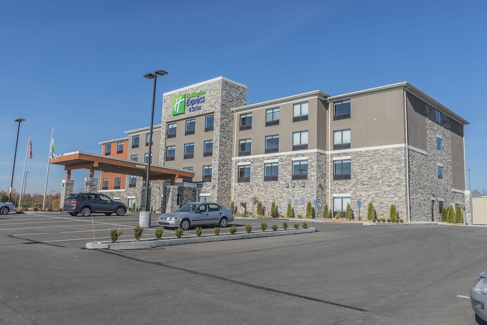 Holiday Inn Express & Suites Clarion By IHG - photo 37