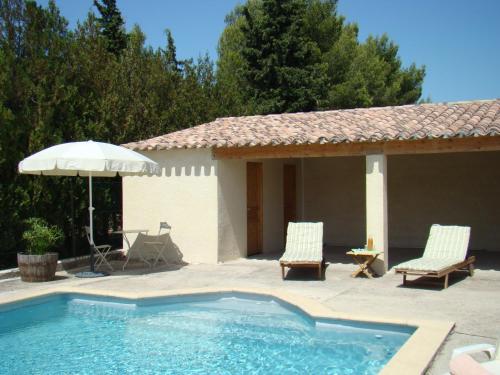 B&B L'Oustalet de Sylvie — 4-Star Luxury Hotel in Villeneuve-Les-Avignon, France