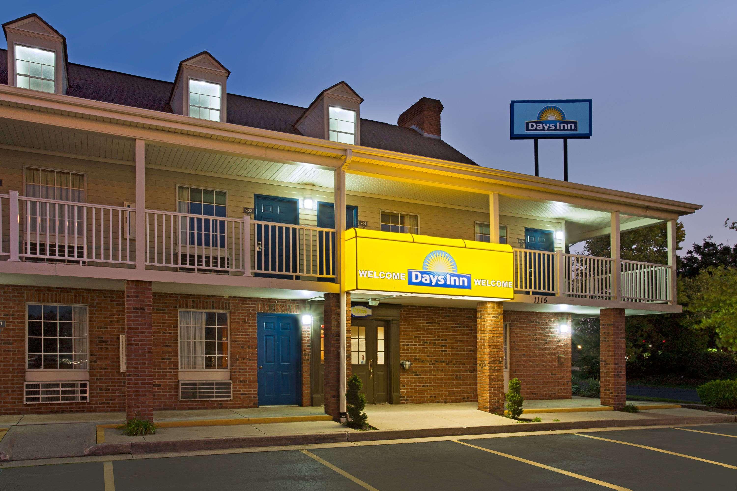 Days Inn By Wyndham Auburn - photo 2