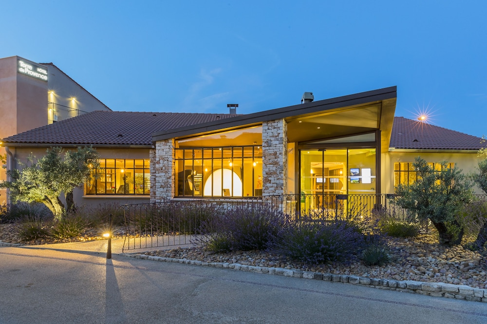 Kyriad Terre De Provence Avignon