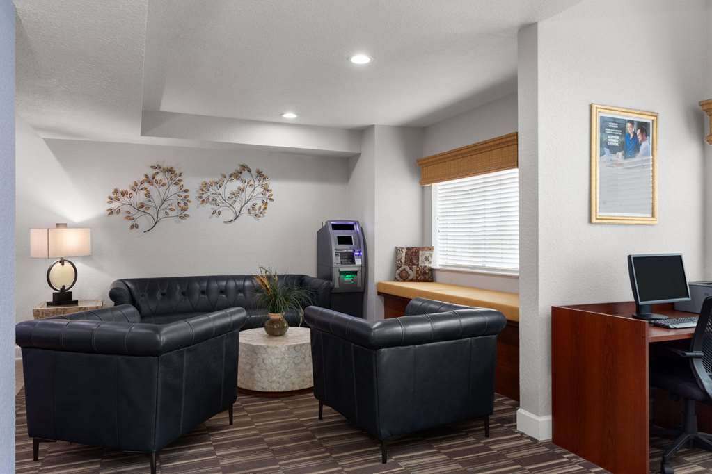 Microtel Inn & Suites by Wyndham Zephyrhills - photo 6