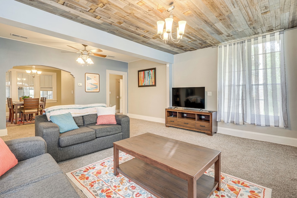 Quiet Jacksonville Retreat 4 Miles to Downtown in Jacksonville, United States