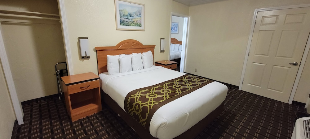 Riverside Inn & Suites Santa Cruz - photo 10