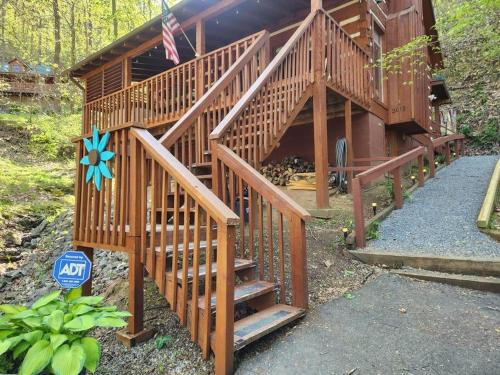 MoonPie Hideaway - carbon neutral hotel in Sevierville
