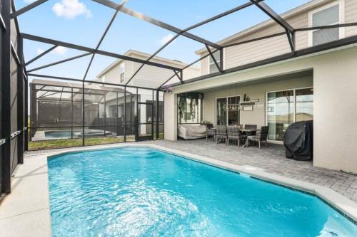 3779 Windsor Island 12 guests pool BBQ near Disney in Davenport, United States