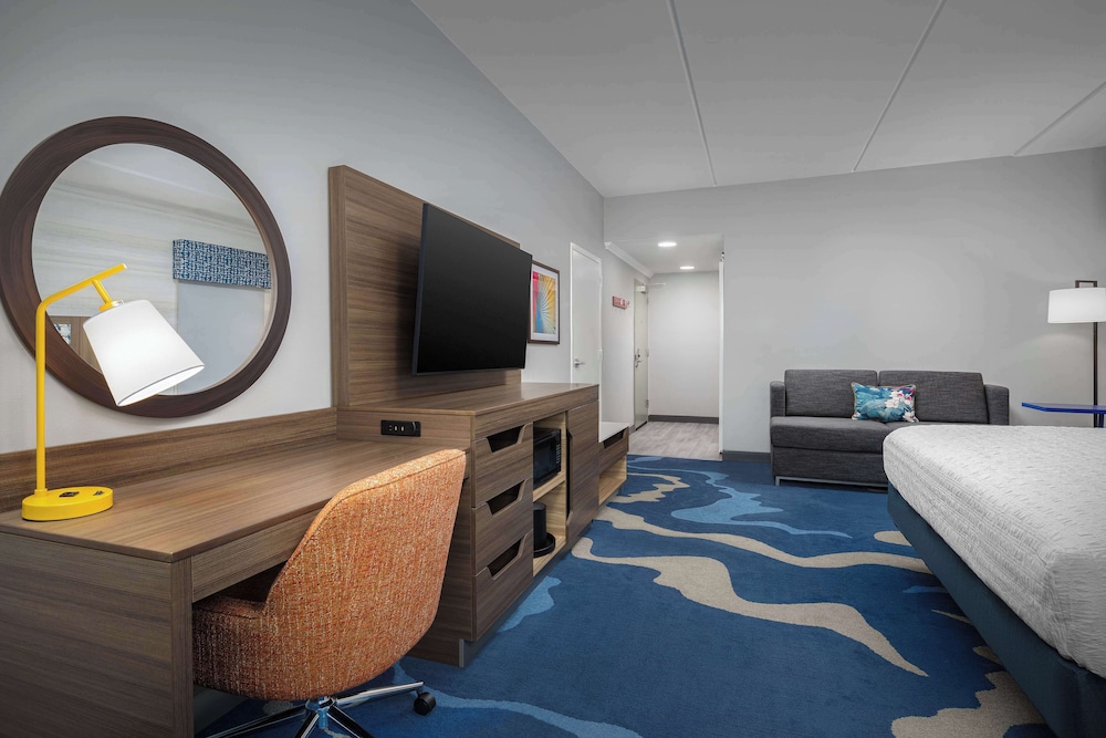 Hampton Inn and Suites by Hilton Naples South - photo 16