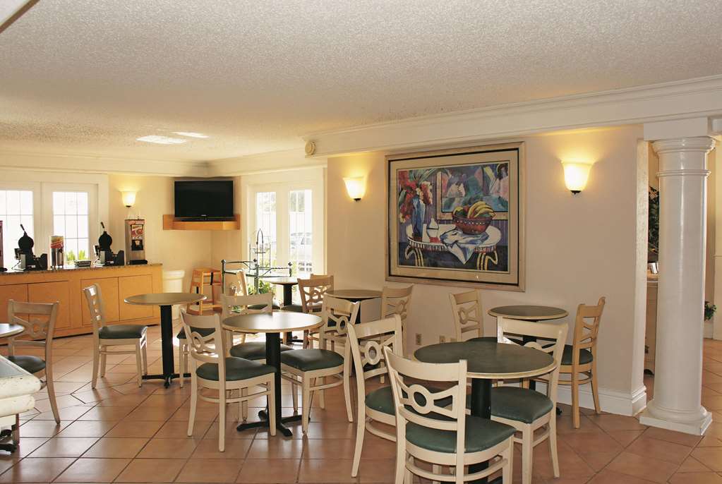 La Quinta Inn by Wyndham Clute Lake Jackson - photo 20