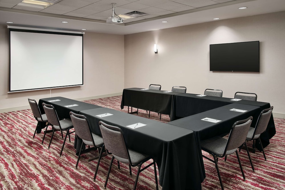 Hilton Garden Inn Schaumburg - photo 30