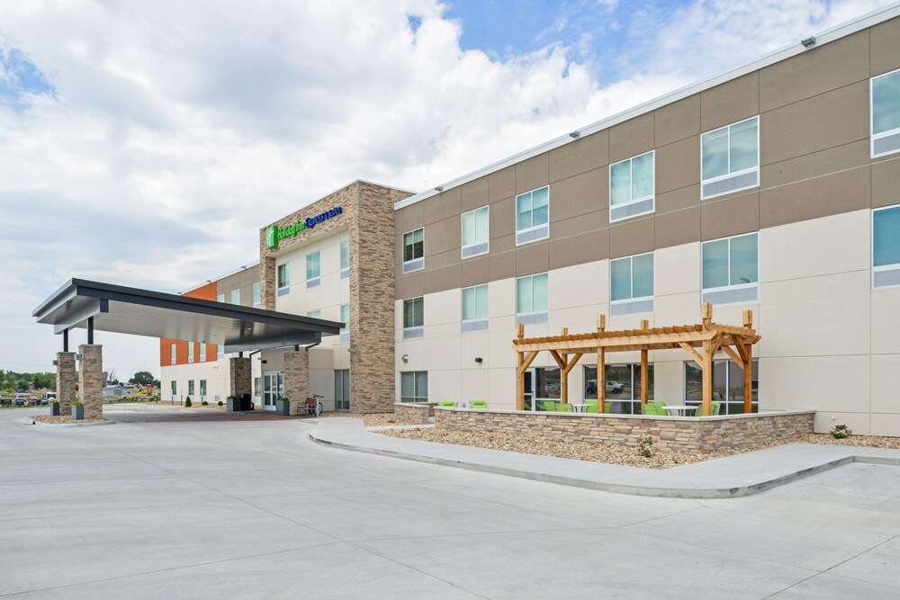 Holiday Inn Express & Suites Chadron by IHG — hotel in Chadron