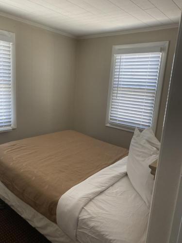 The Admiral Hotel Motel - photo 25