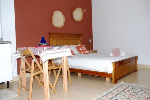 Studio lumineux avec terrasse — 4-Star Luxury Hotel in Tangier, Morocco