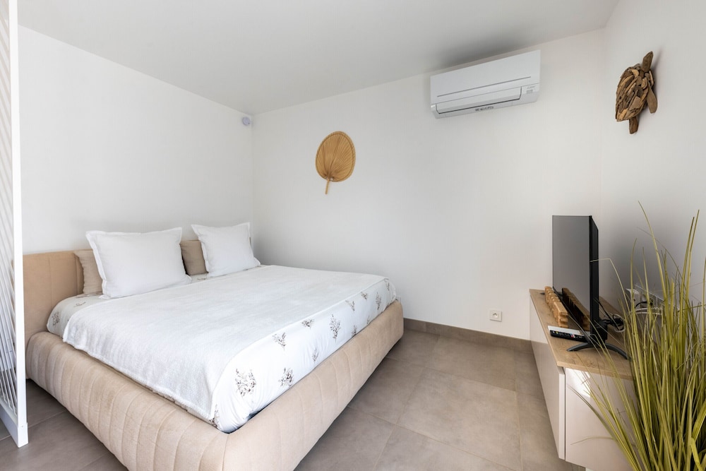 Gites Domaine De La Chapelle — Le Bar Sur Loup