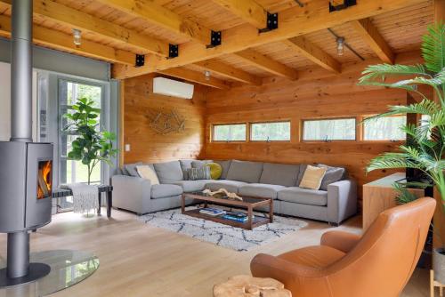 Epic Architectural Masterpiece Views Hot Tub — Poughkeepsie