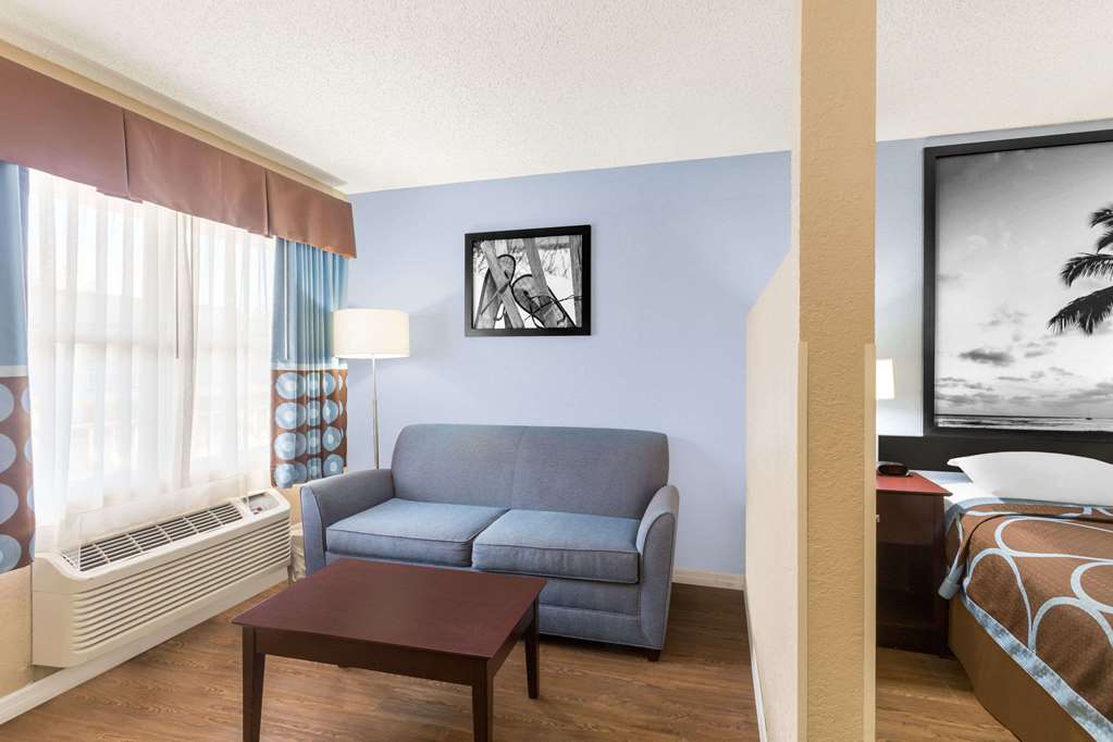 Super 8 by Wyndham Ellenton Bradenton Area - photo 11