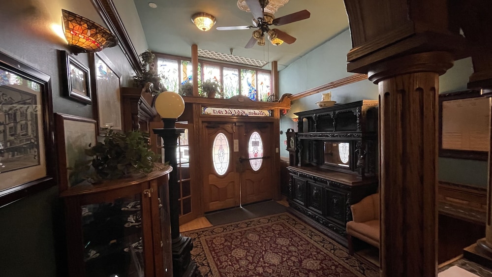 Alaskan Hotel and Bar - photo 3