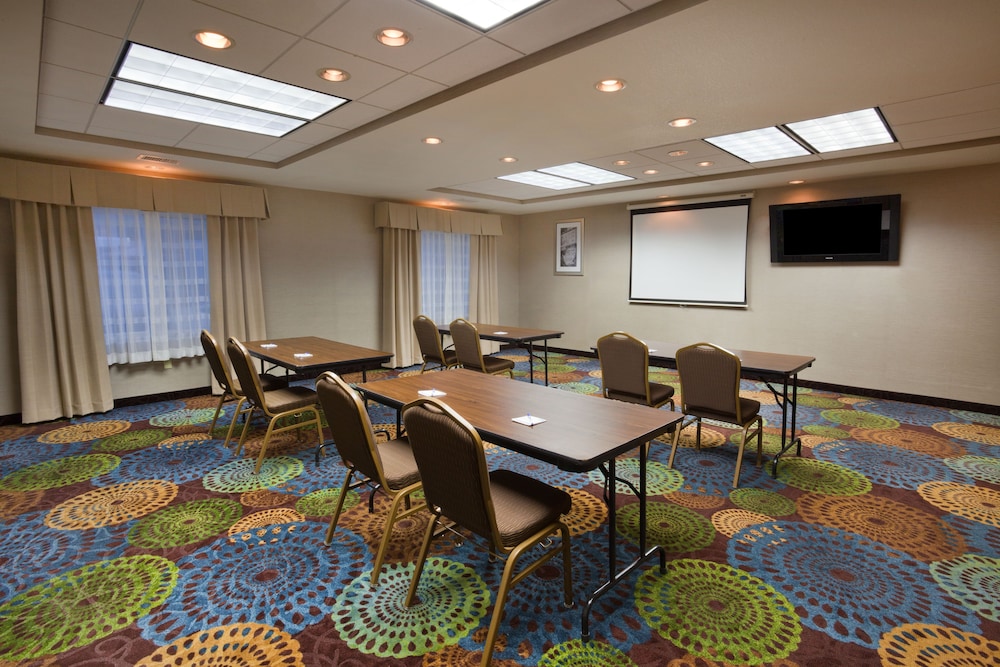 Holiday Inn Express & Suites Aberdeen by IHG - photo 49