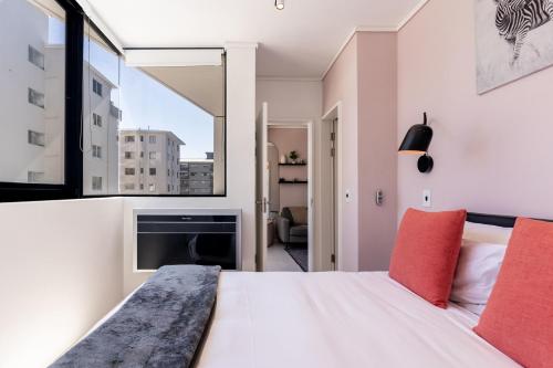 Flamingo 302: Sea Point Aprt with Sea Views