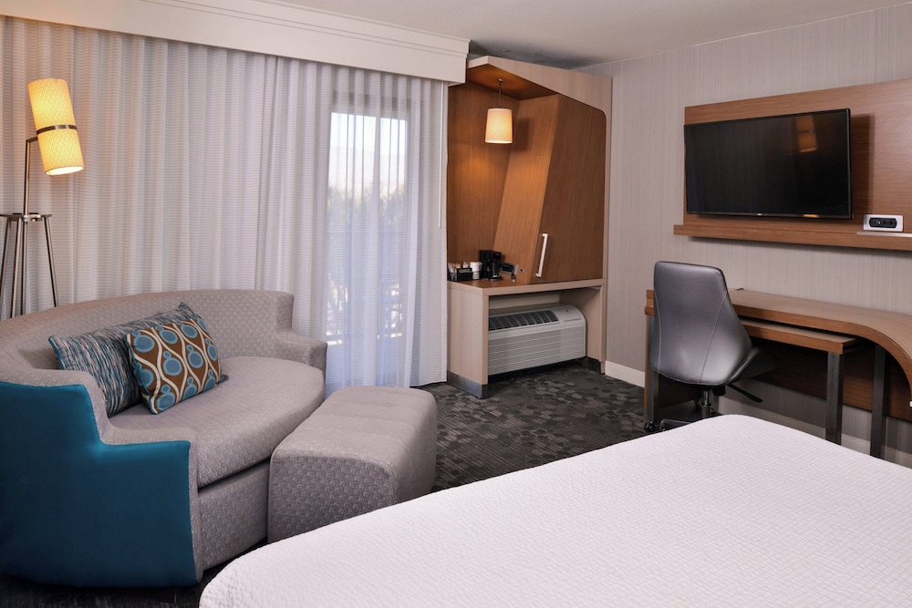Courtyard by Marriott Palm Desert - photo 7