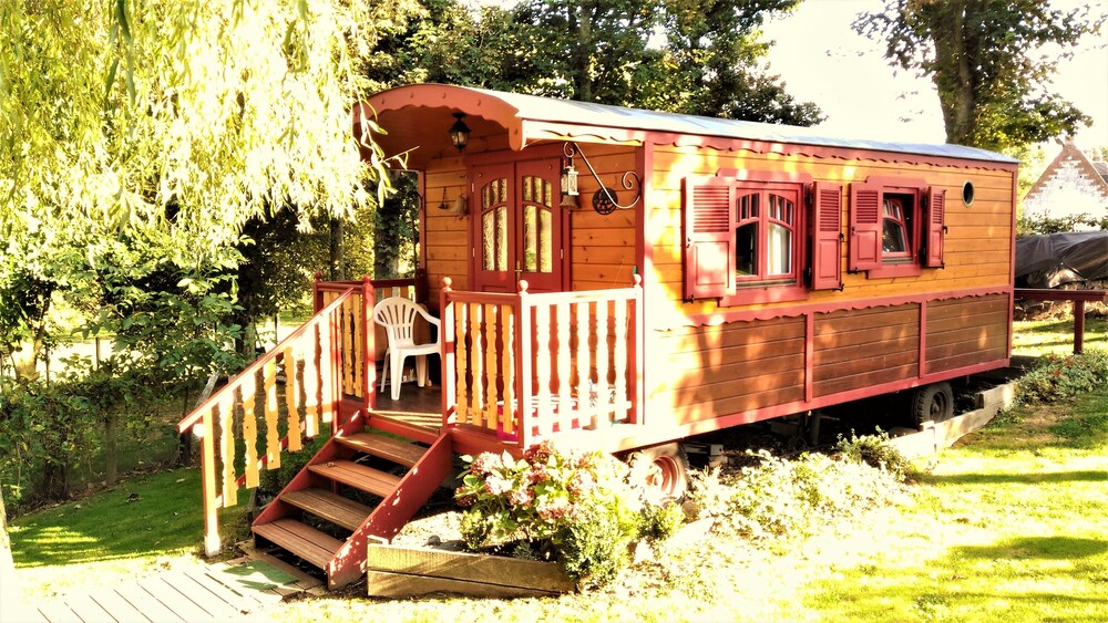 La Gypsy Caravan — 4-Star Luxury Hotel in Riviere, France