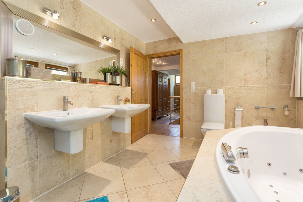 Deep Soaking Bathtub