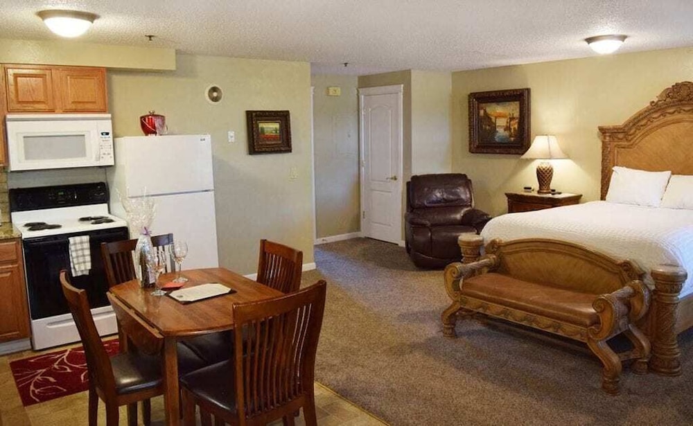 Silverton Inn & Suites - photo 13
