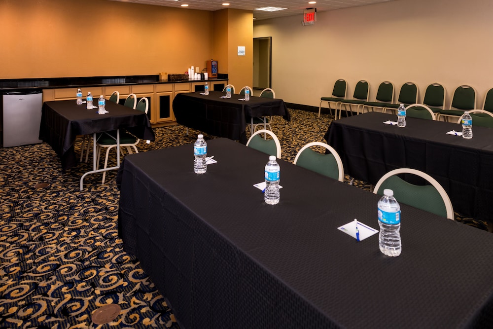 Holiday Inn Express & Suites Bucyrus by IHG - photo 43