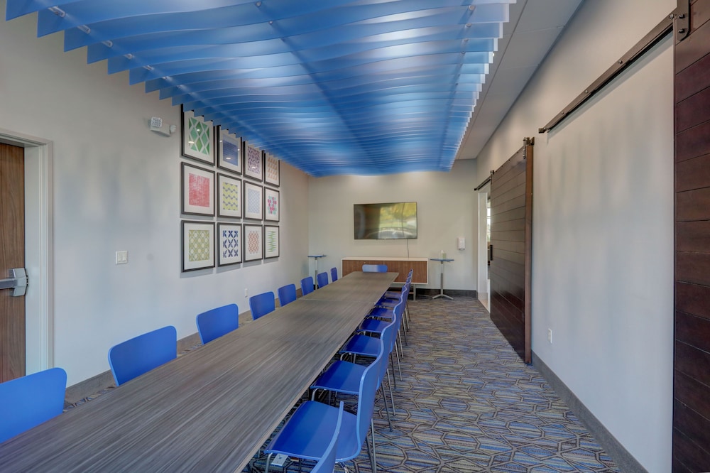 Holiday Inn Express & Suites Auburn Downtown by IHG - photo 49