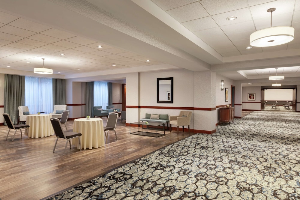 Hilton Garden Inn Troy - photo 60