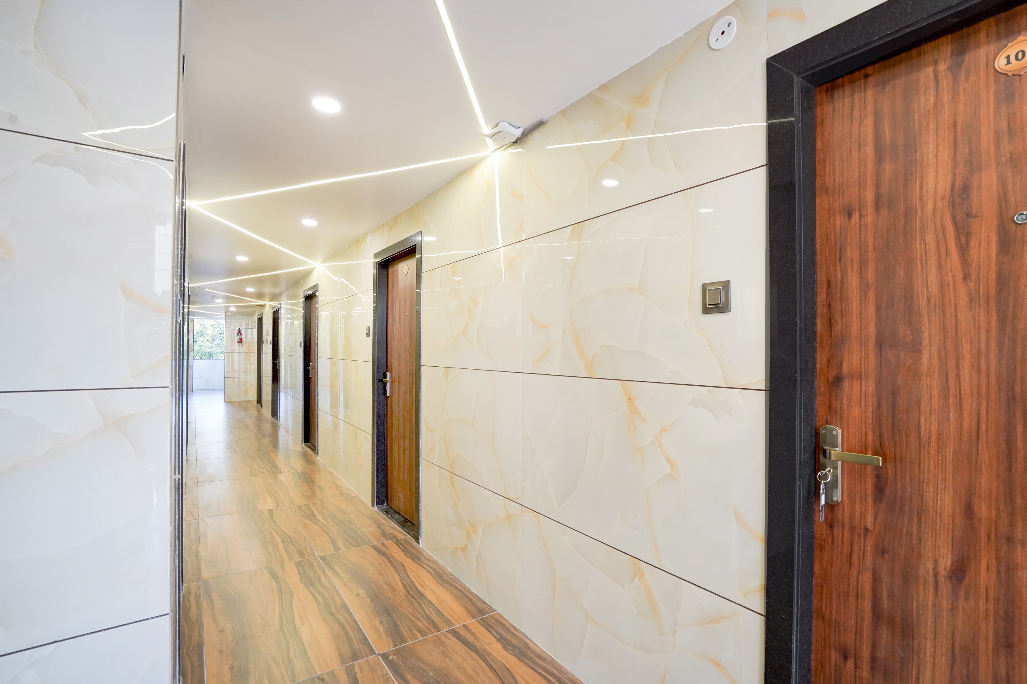 Super Townhouse Rajendra Nagar Main Road — 4-Star Luxury Hotel in Indore, India