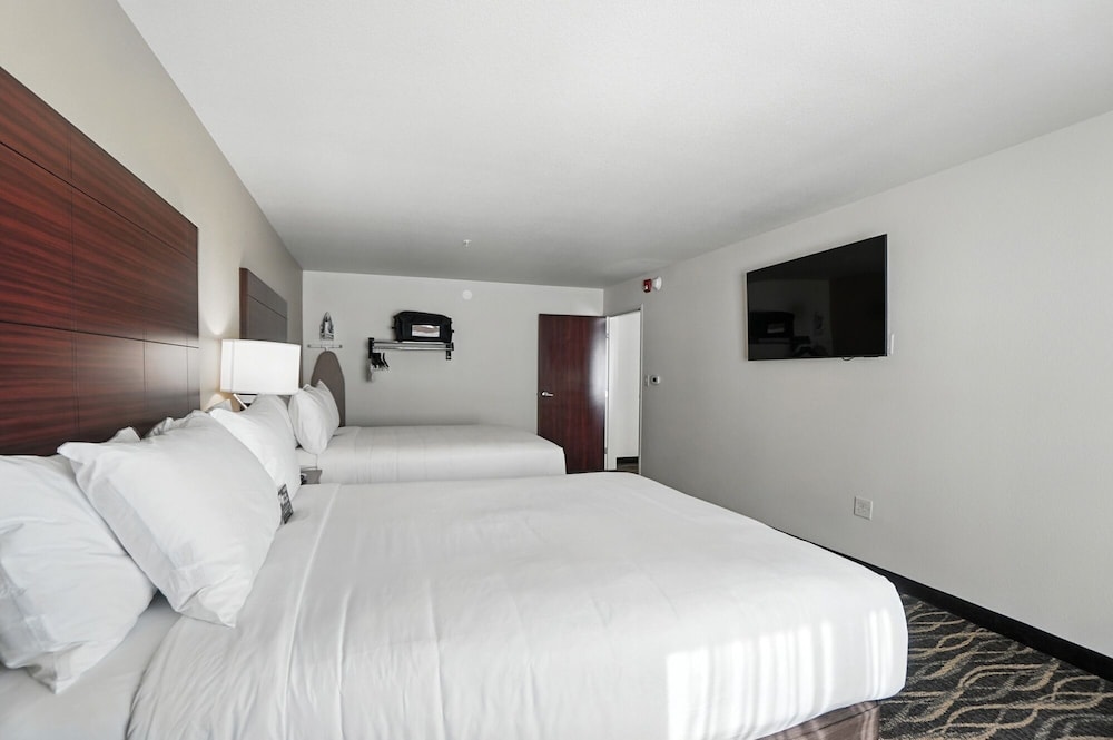 Cobblestone Hotel & Suites Bellefontaine - photo 51