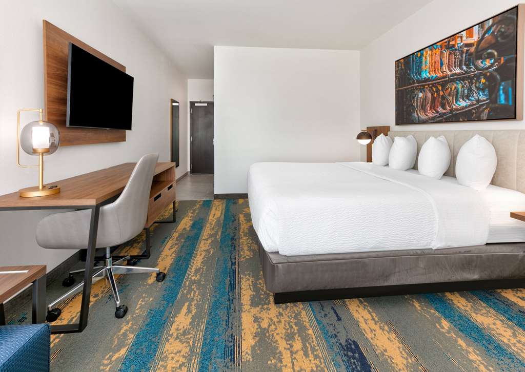 La Quinta Inn & Suites by Wyndham Terrell - photo 18