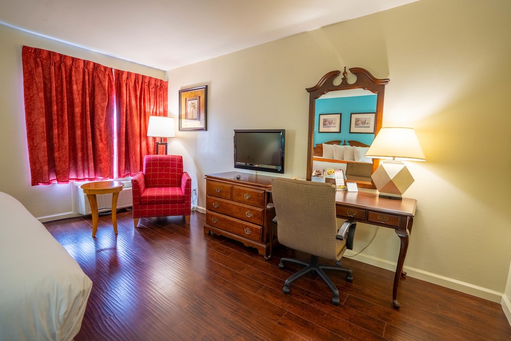 Howard Johnson by Wyndham Buena Park - photo 9