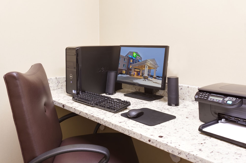Holiday Inn Express & Suites Omaha I 80 by IHG - photo 17