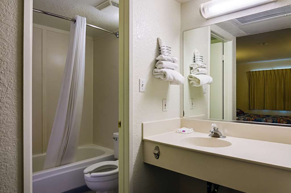 Motel 6 Barstow CA - photo 20