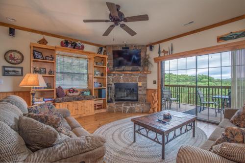 2BR Village At Indian Point 1705 near SDC Free Tickets Daily up to 500 in Branson, United States