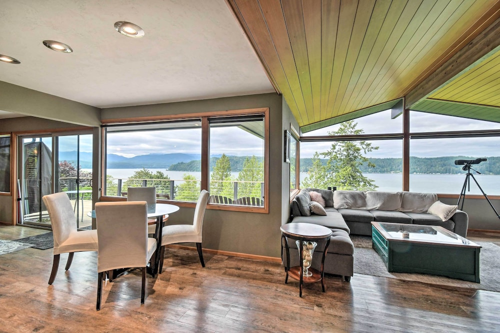 Deck And Sweeping Views Family Union Home — 4-Star Luxury Hotel in Union, United States